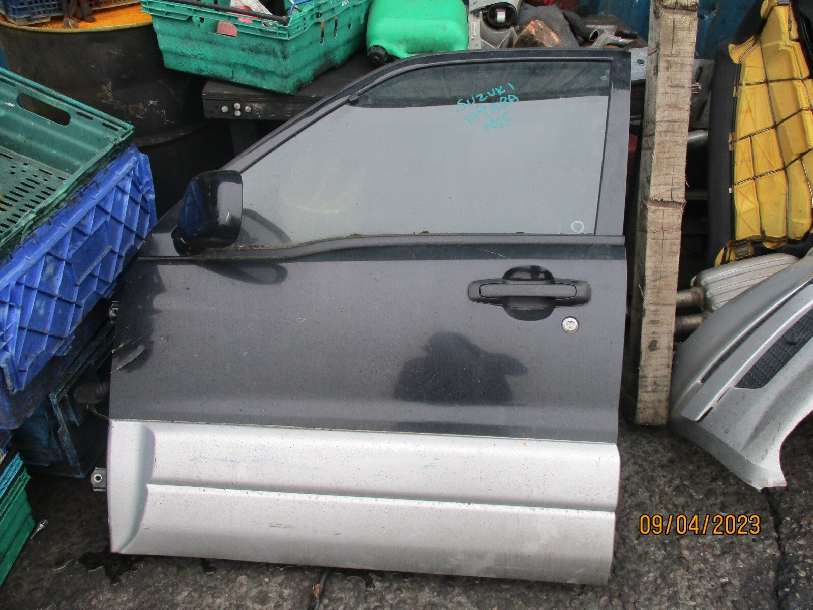 SUZUKI GRAND VITARA 2000 MK2 NSF PASSENGER SIDE FRONT COMPLETE DOOR BLACK