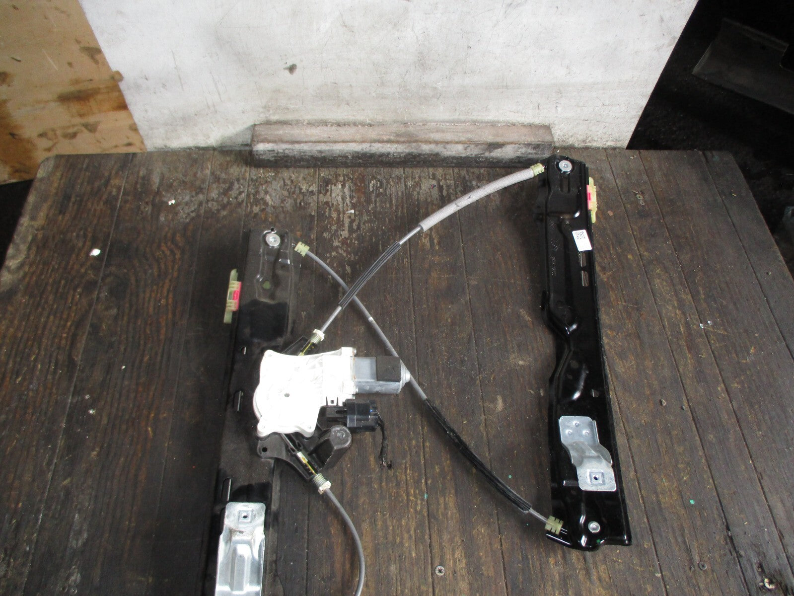 JAGUAR XE 2017 DRIVER SIDE FRONT WINDOW REGULATOR AND MOTOR  GX7323200AF