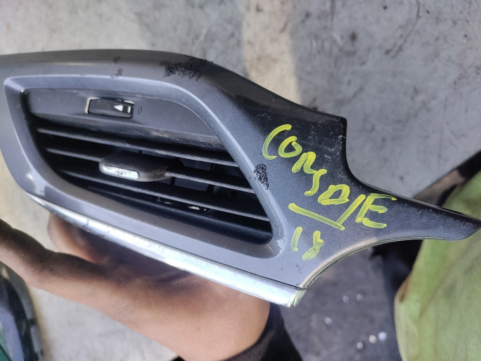 VAUXHALL CORSA E 2015 OS DRIVER SIDE AIR VENT 13384932