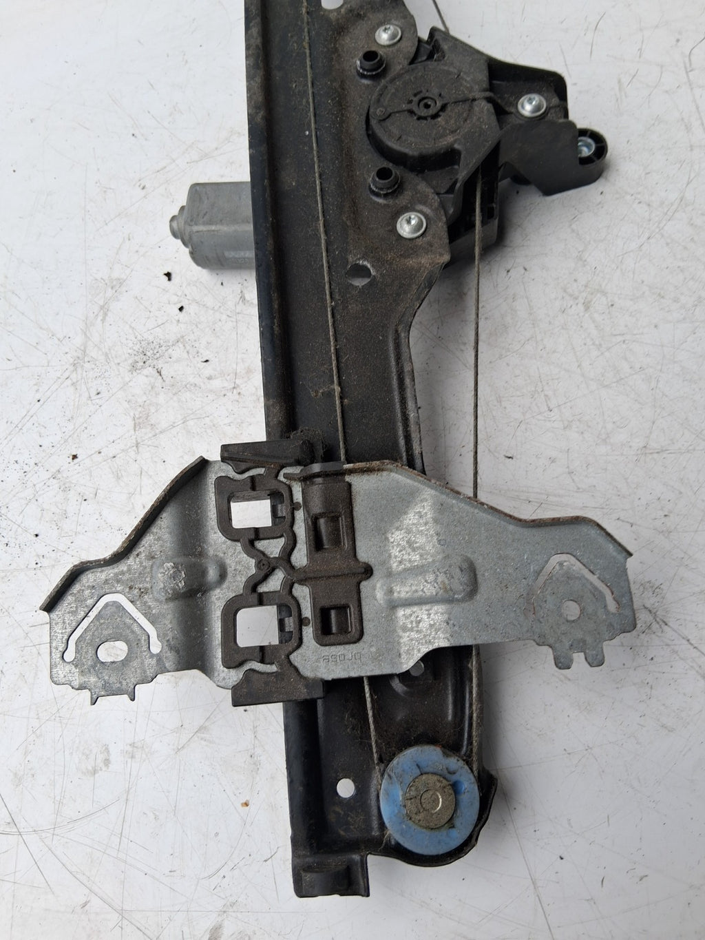 NISSAN QASHQAI MK2 2014 NSF NEAR LEFT DOOR WINDOW REGULATOR & MOTOR 807014EA0B03