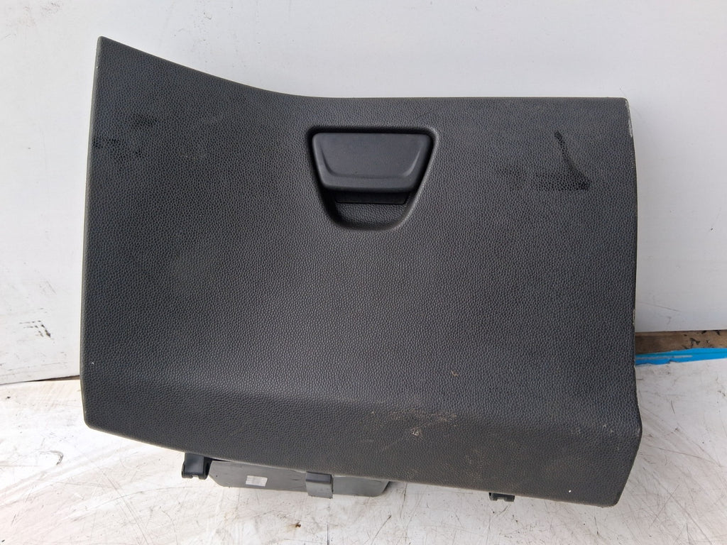 2014 FORD FIESTA MK7 FRONT DASHBOARD GLOVE BOX STORAGE COMPARTMENT BA61A06010