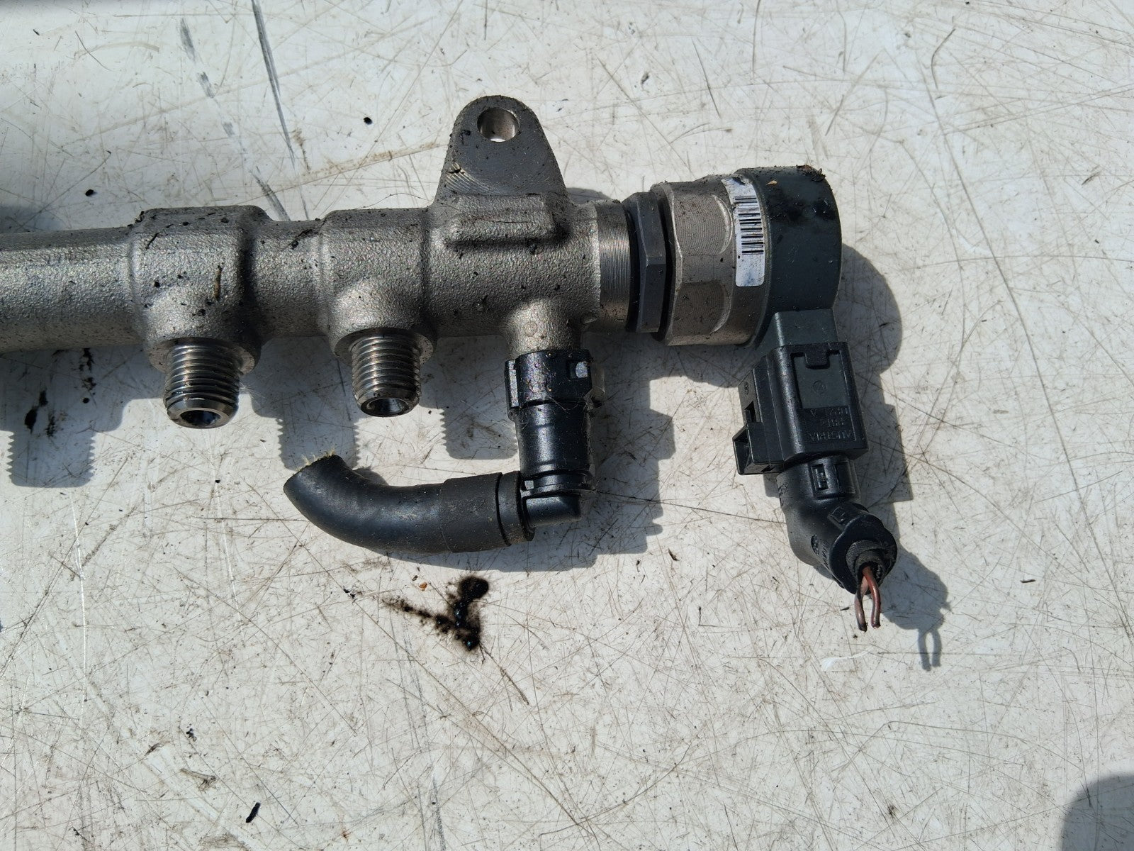 2018 BMW X1 F48 2.0 DIESEL INJECTOR FUEL RAIL