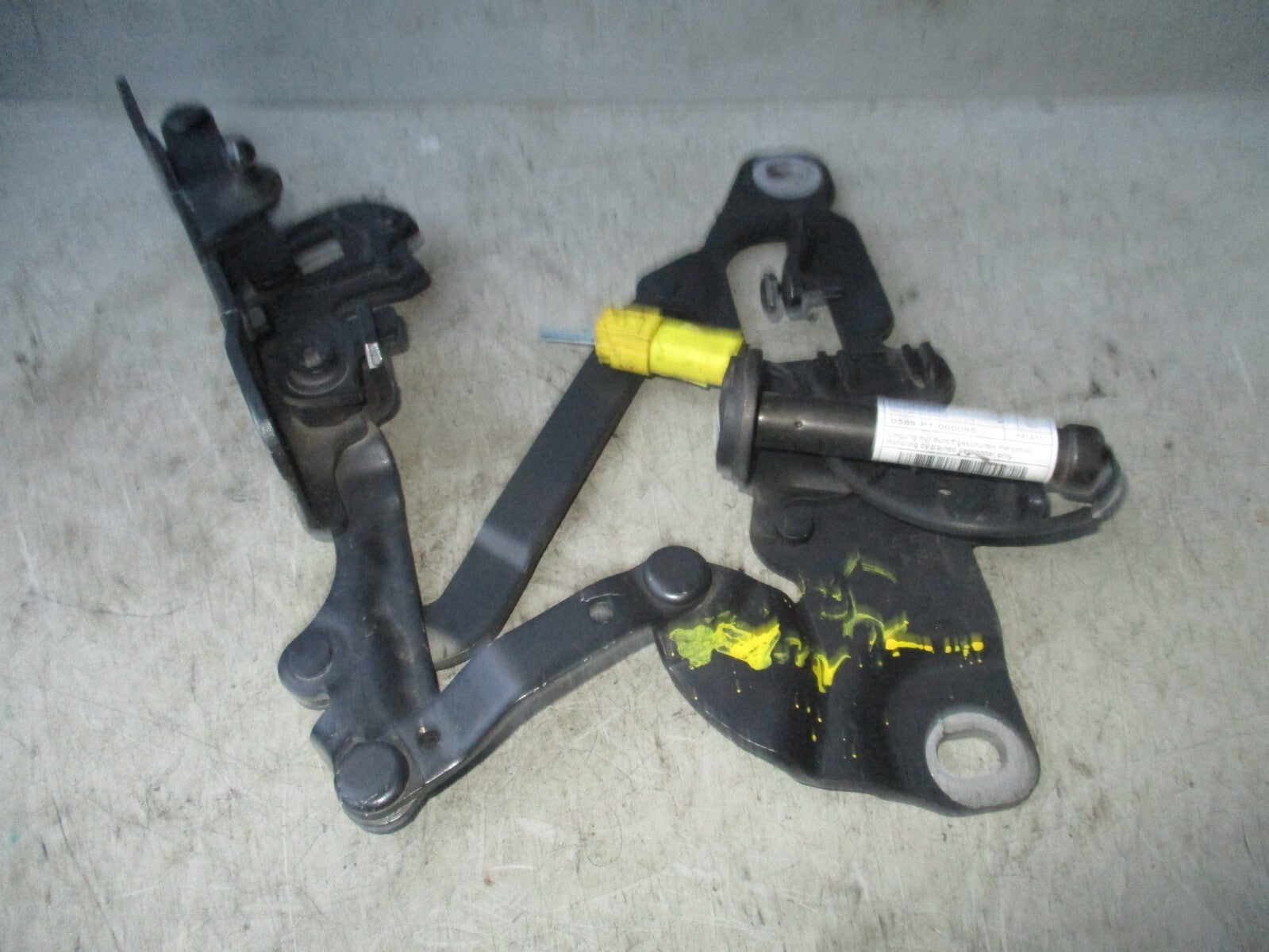 BMW 5 SERIES 2011 F10 LEFT PASSENGER SIDE BONNET HINGE 7249887