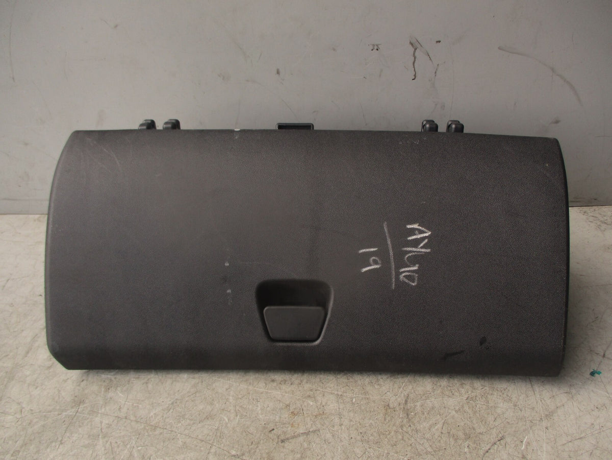 2019 TOYOTA AYGO MK2 DASHBOARD GLOVEBOX COMPARTMENT 48855M