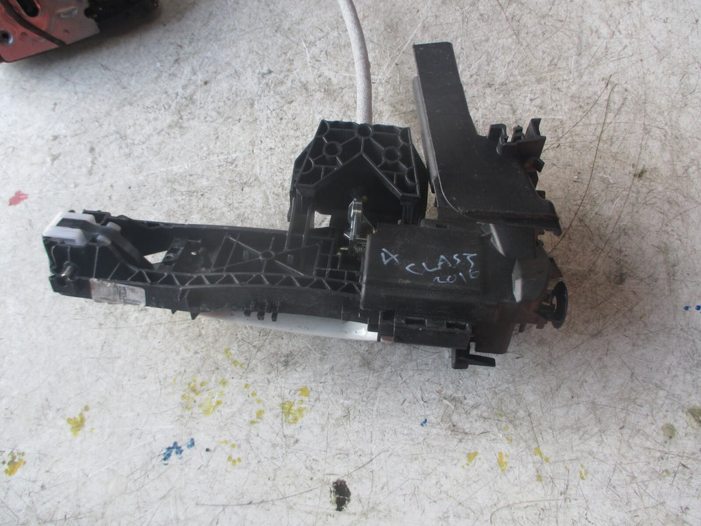 MERCEDES BENZ A CLASS W176 2016 NSF PASSENGER FRONT DOOR LOCK HANDLE A1667200735