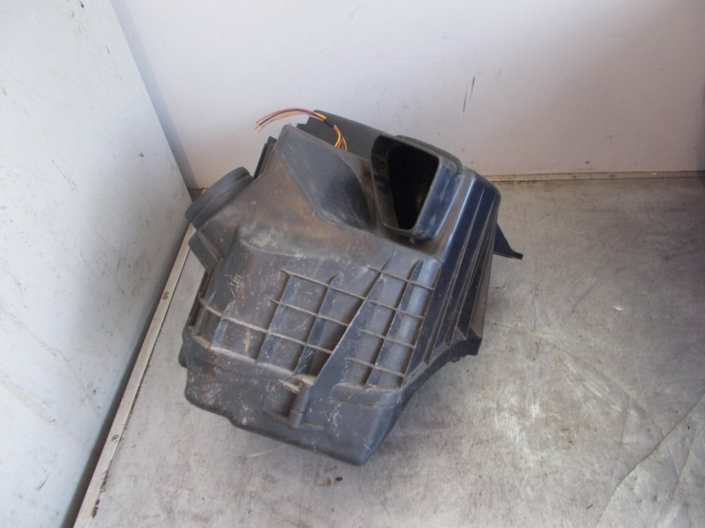BMW 1 SERIES E81 E87 AIR FILTER BOX 13717523628