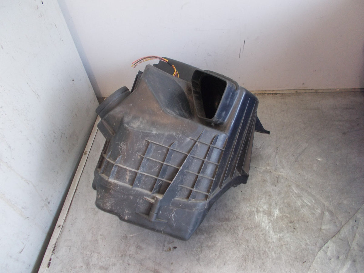 BMW 1 SERIES E81 E87 AIR FILTER BOX 13717523628