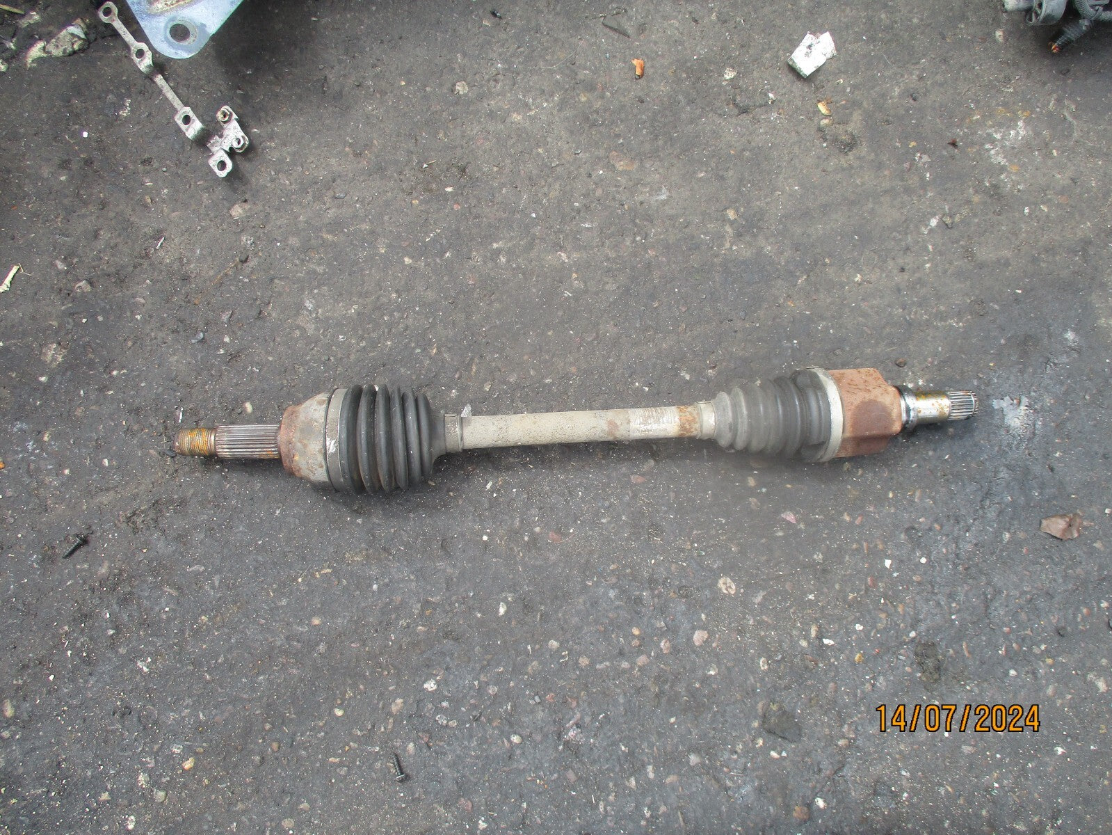FORD FIESTA MK7 2017 1.25 PETROL NSF PASSENGER SIDE DRIVESHAFT 8V513B437AAB