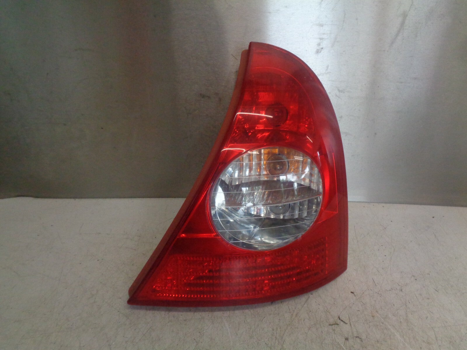 RENAULT CLIO 2005 FACELIFT OSR DRIVER SIDE REAR LIGHT TAIL LIGHT