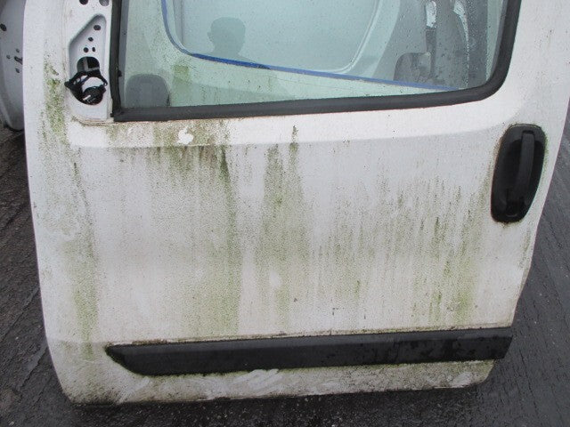 2013 FIAT DOBLO NSF PASSENGER SIDE COMPLETE FRONT DOOR WHITE