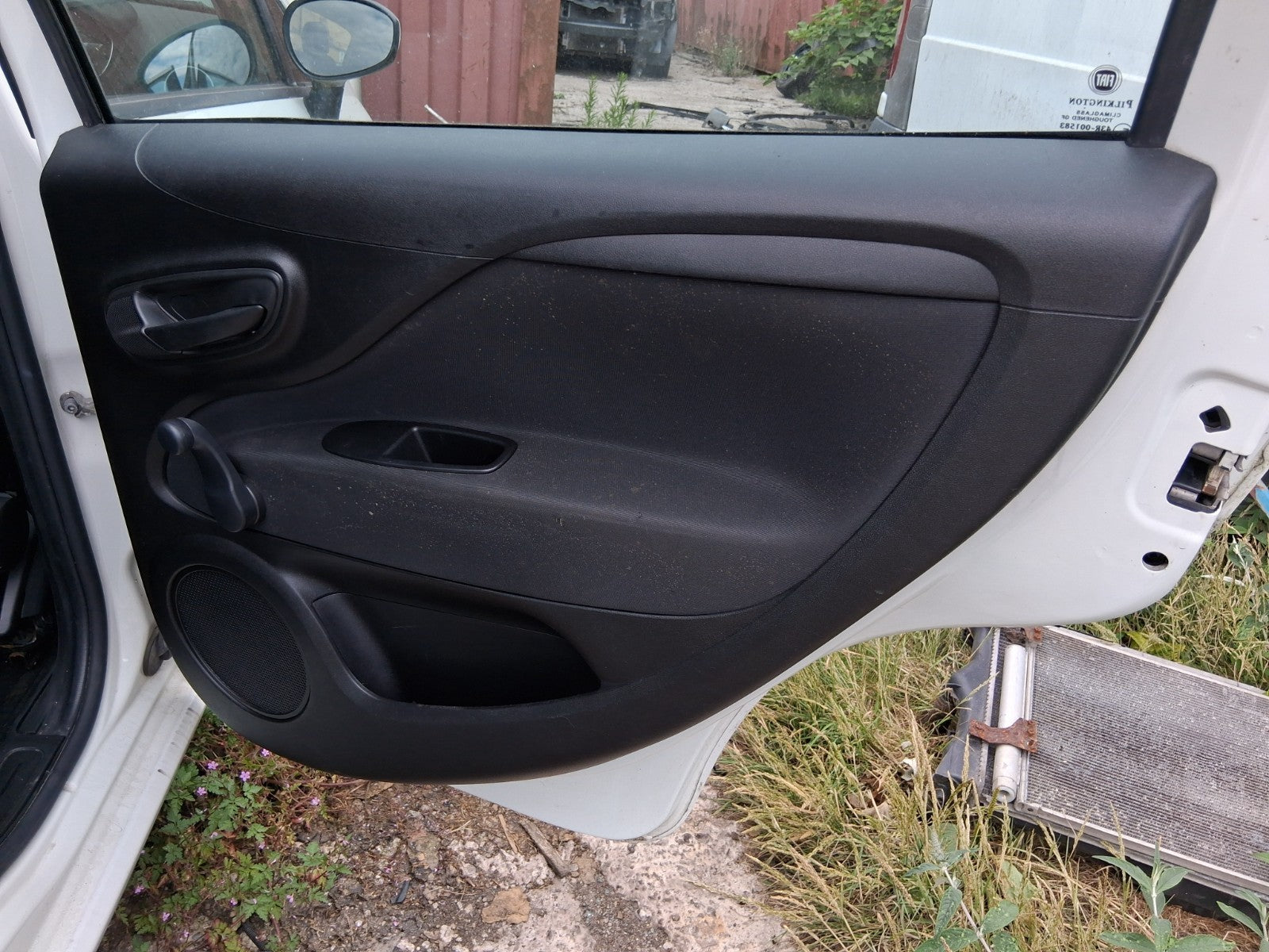 2014 FIAT PUNTO FACELIFT 5 DOOR MK3 OSR COMPLETE DRIVER SIDE REAR DOOR WHITE