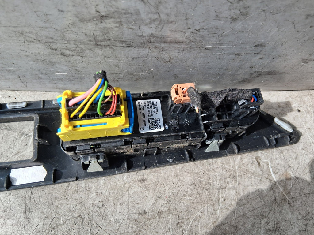 2019 PEUGEOT 5008 MK2 OSF DRIVER SIDE FRONT RIGHT WINDOW CONTROL SWITCH 98319739
