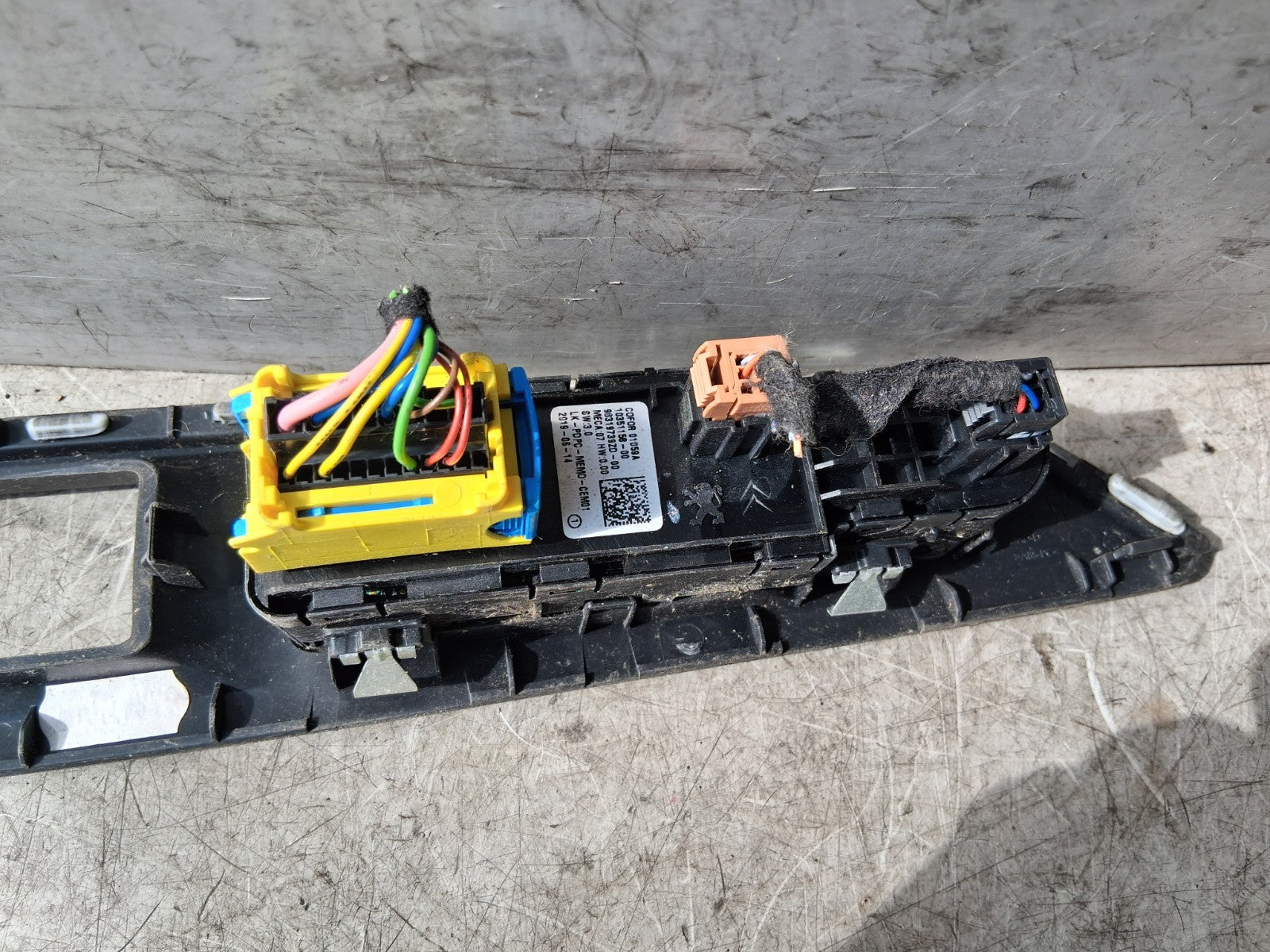2019 PEUGEOT 5008 MK2 OSF DRIVER SIDE FRONT RIGHT WINDOW CONTROL SWITCH 98319739