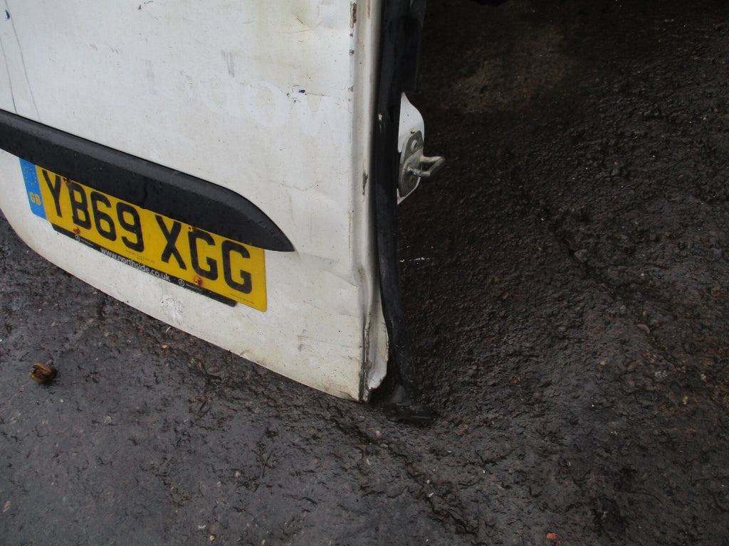 2019 MERCEDES BENZ SPRINTER W907 NSR PASSENGER SIDE REAR DOOR WHITE HAS DENTS