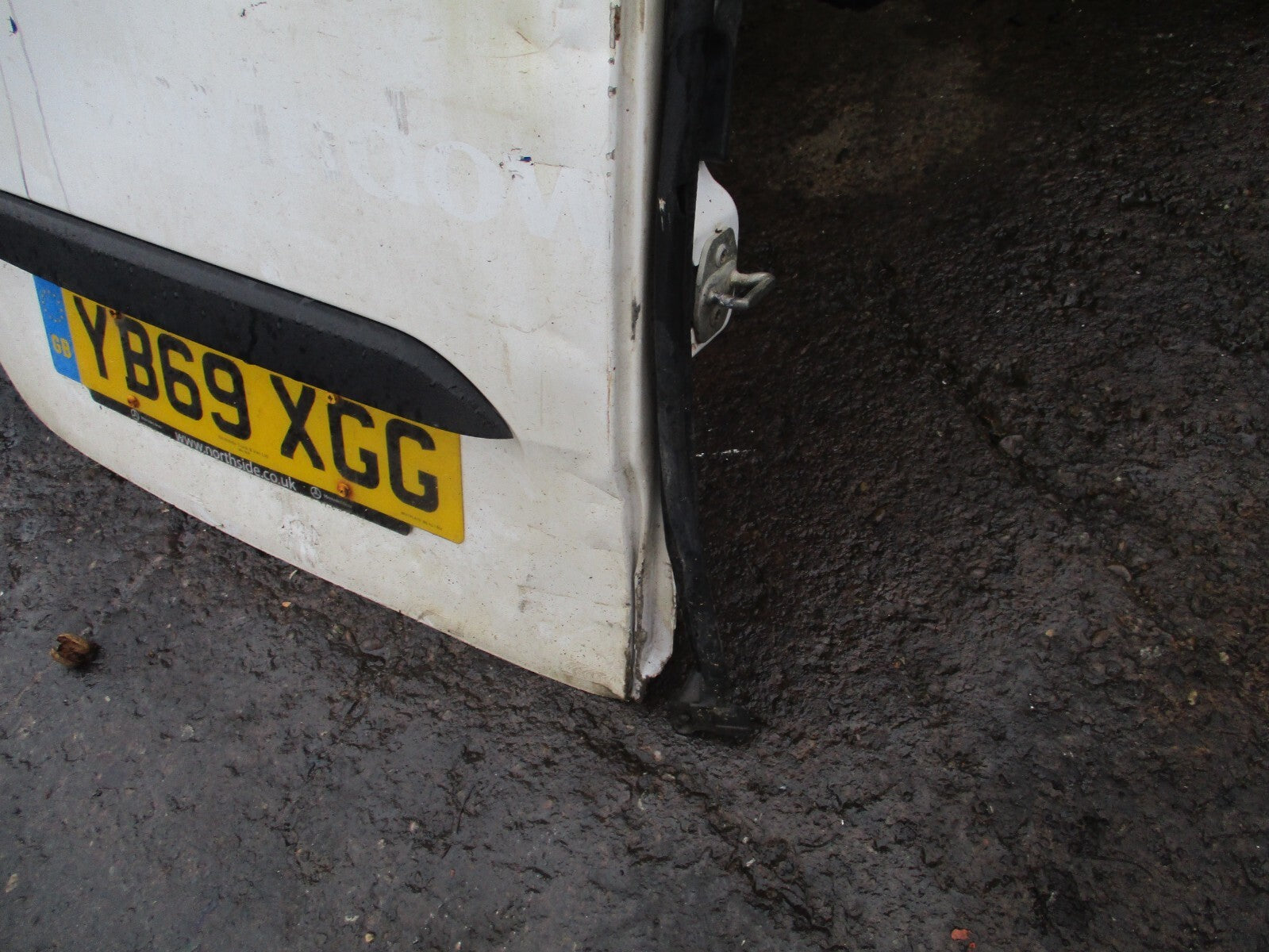 2019 MERCEDES BENZ SPRINTER W907 NSR PASSENGER SIDE REAR DOOR WHITE HAS DENTS