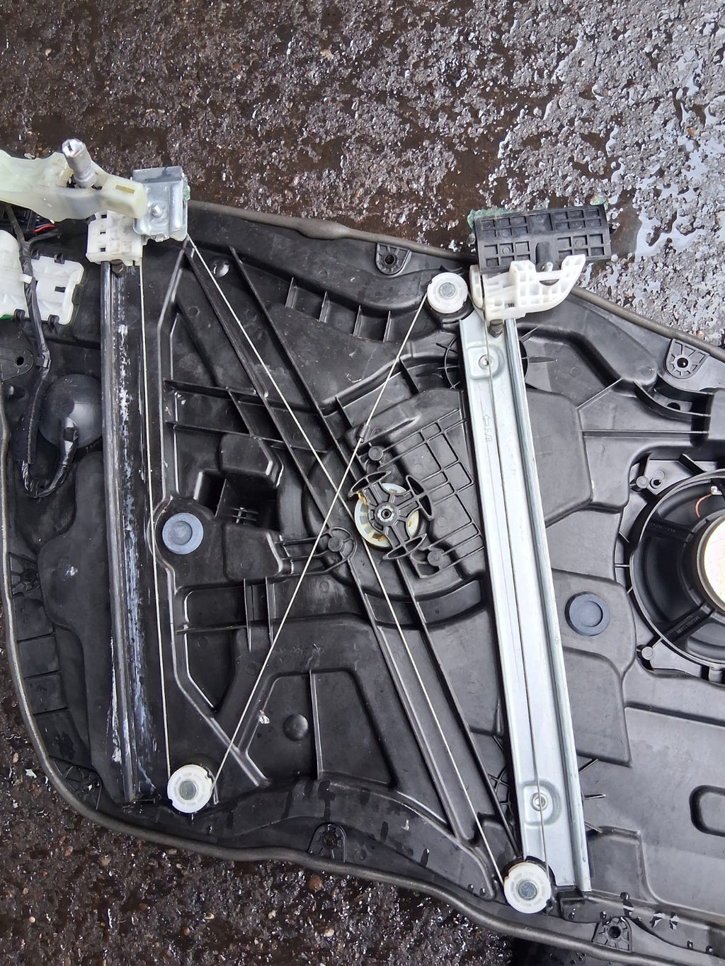 2013 HYUNDAI I40 SIDE FRONT LEFT WINDOW MOTOR REGULATOR 82470-3ZXXX