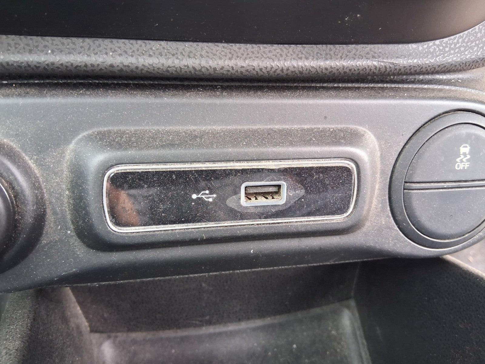 2019 FIAT 500L HATCH USB PORT SOCKET