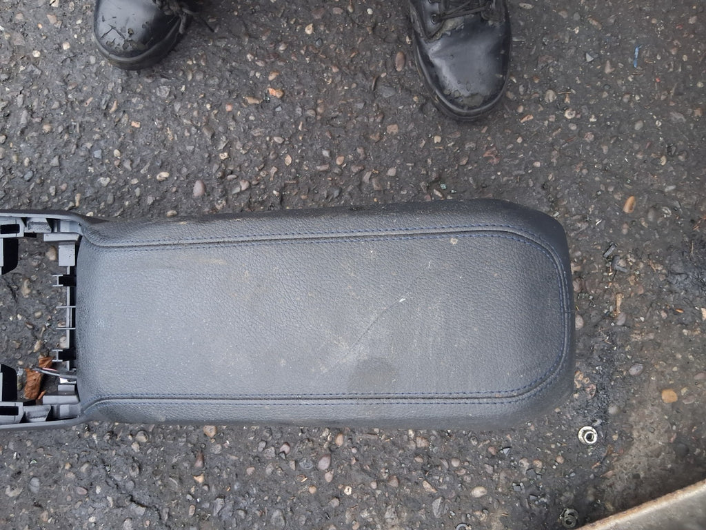 2022 BMW 2 SERIES F44 CENTRE CONSOLE WITH LEATHER ARMREST 5A369D0