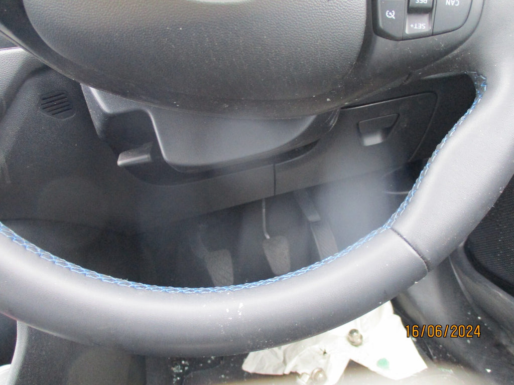 FORD FIESTA MK8 2023 3 SPOKE MULTIFUNCTION LEATHER STEERING WHEEL BLUE THREAD