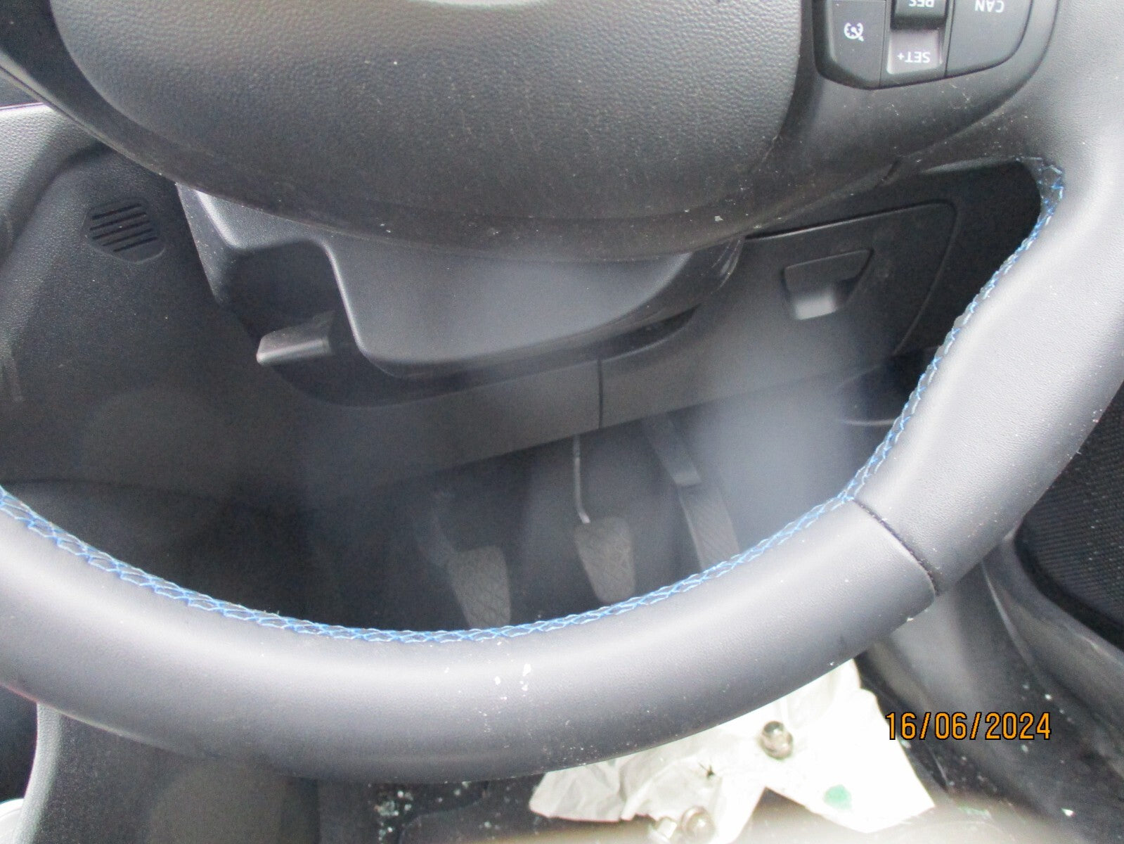 FORD FIESTA MK8 2023 3 SPOKE MULTIFUNCTION LEATHER STEERING WHEEL BLUE THREAD