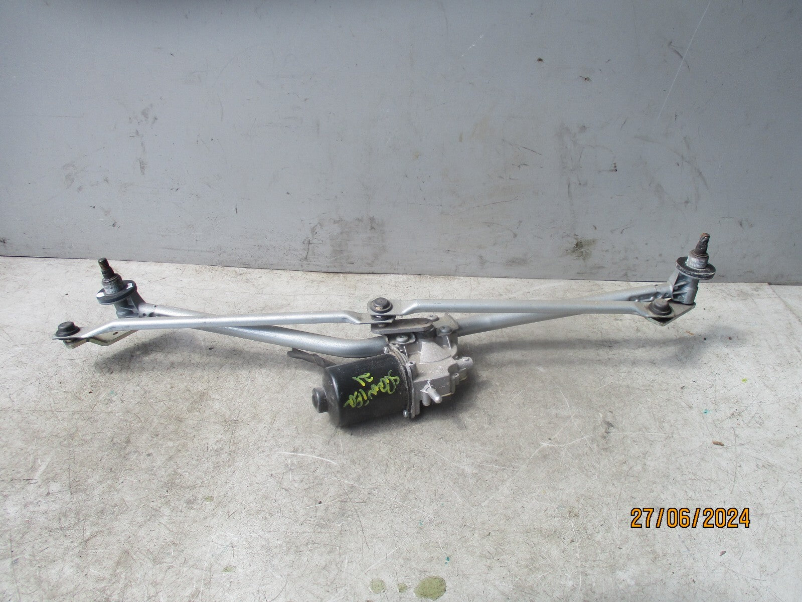 2021 MERCEDES SPRINTER W907 FRONT WINDSCREEN WIPER MOTOR LINKAGES A9108200500