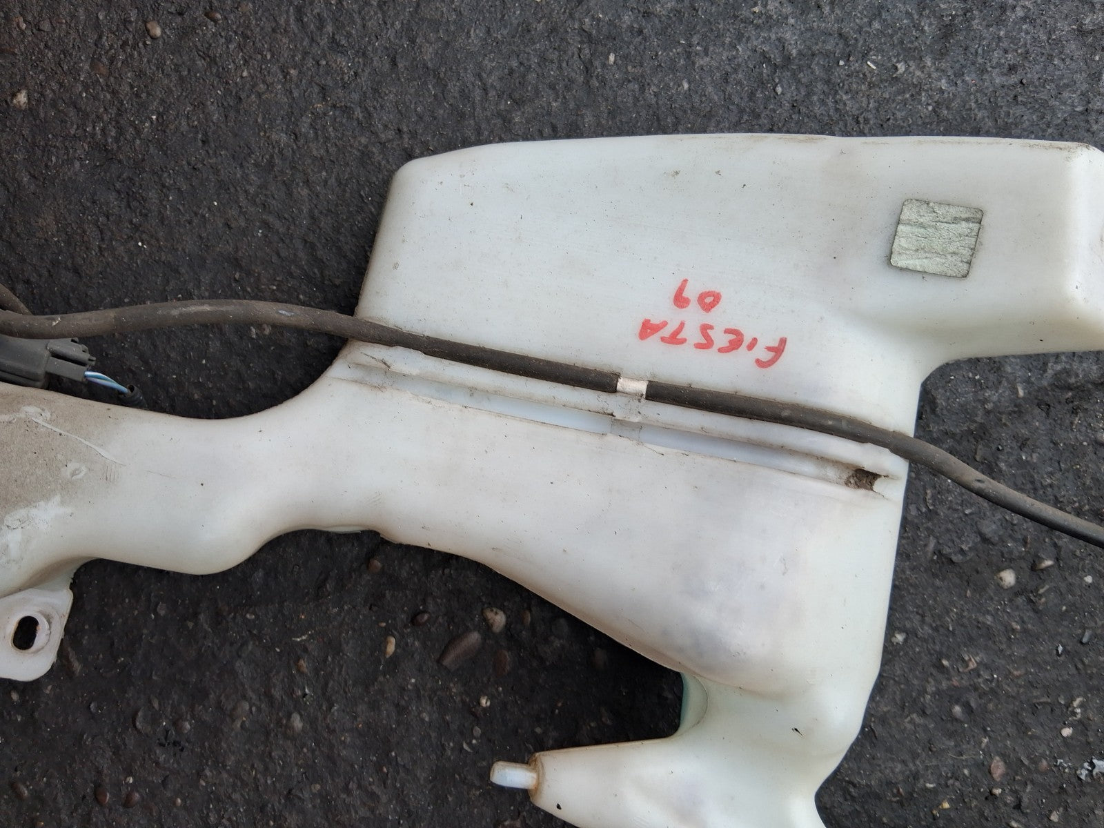 2009 FORD FIESTA MK7 1.6 PETROL WINDSCREEN WASHER BOTTLE RESERVOIR 8A6117B613AD