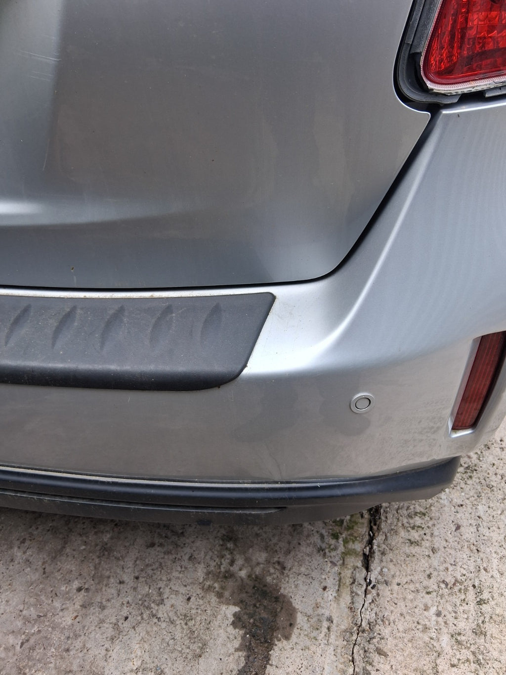 2018 TOYOTA PRIUS V PLUS XW40 COMPLETE REAR BUMPER WITH PDC SENSORS SLIVER
