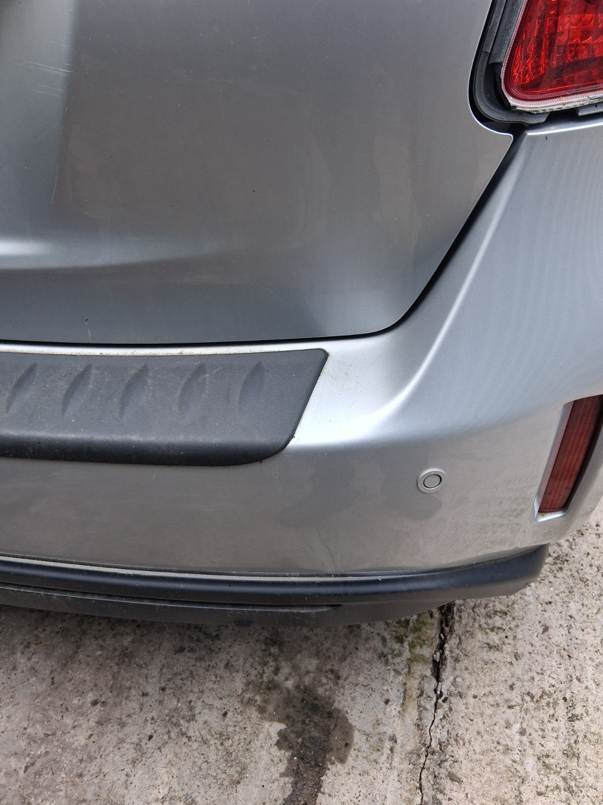 2018 TOYOTA PRIUS V PLUS XW40 COMPLETE REAR BUMPER WITH PDC SENSORS SLIVER