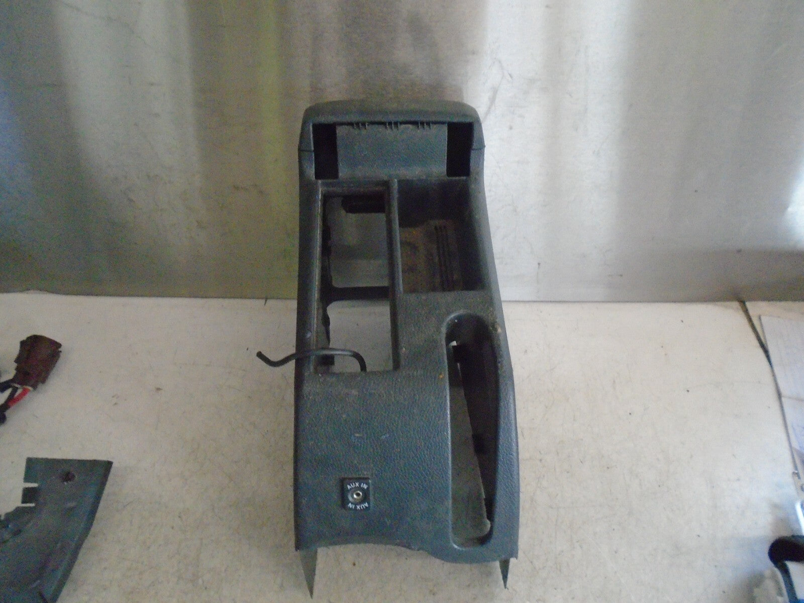 VOLKSWAGEN GOLF 2012 MK6 CENTRE CONSOLE HANDBRAKE SURROUND 1K0863323