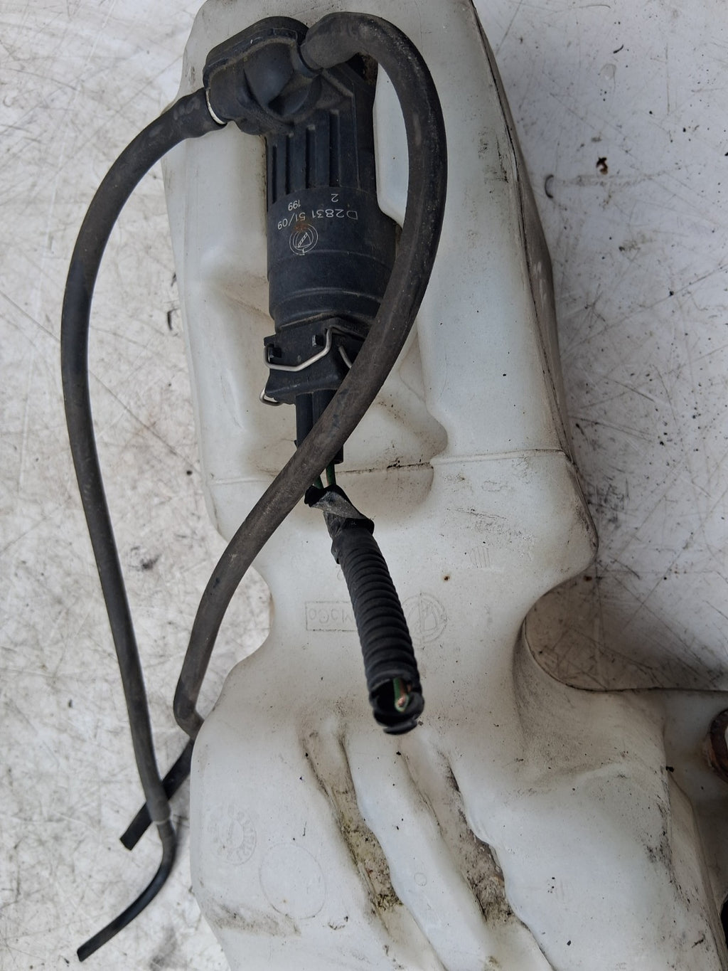 2010 FIAT 500 LOUNGE MK1 FRONT WINDSCREEN WASHER BOTTLE TANK RESERVOIR