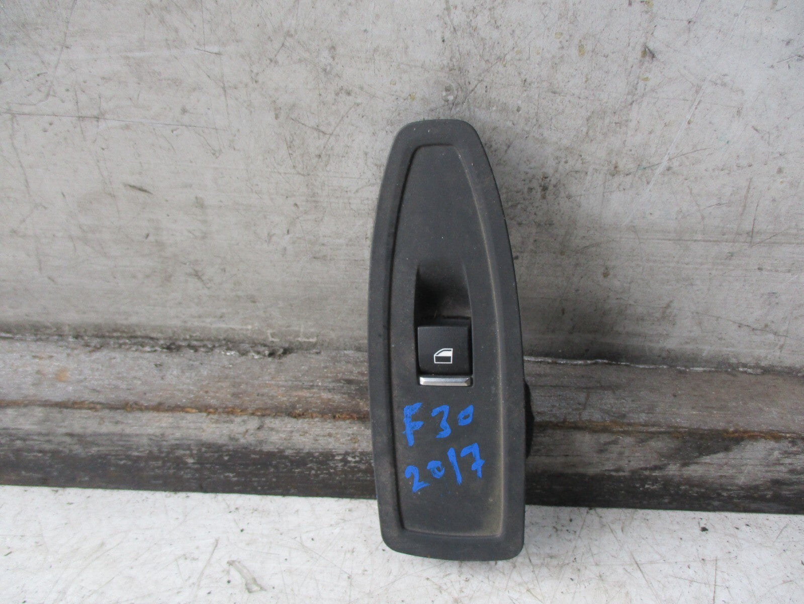 BMW F30 2017 PASSENGER SIDE FRONT WINDOW CONTROL SWITCH 920810702