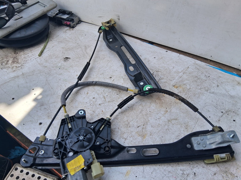 2003 FORD FUSION 2 OSF DRIVER SIDE FRONT RIGHT WINDOW MOTOR REGULATOR C11227101