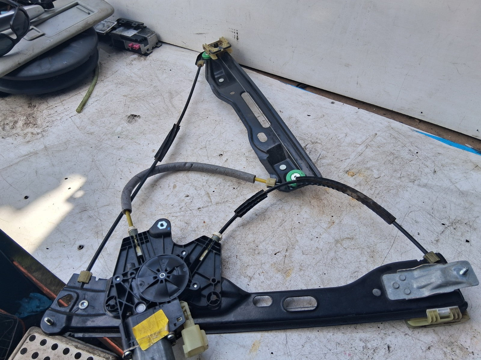 2003 FORD FUSION 2 OSF DRIVER SIDE FRONT RIGHT WINDOW MOTOR REGULATOR C11227101