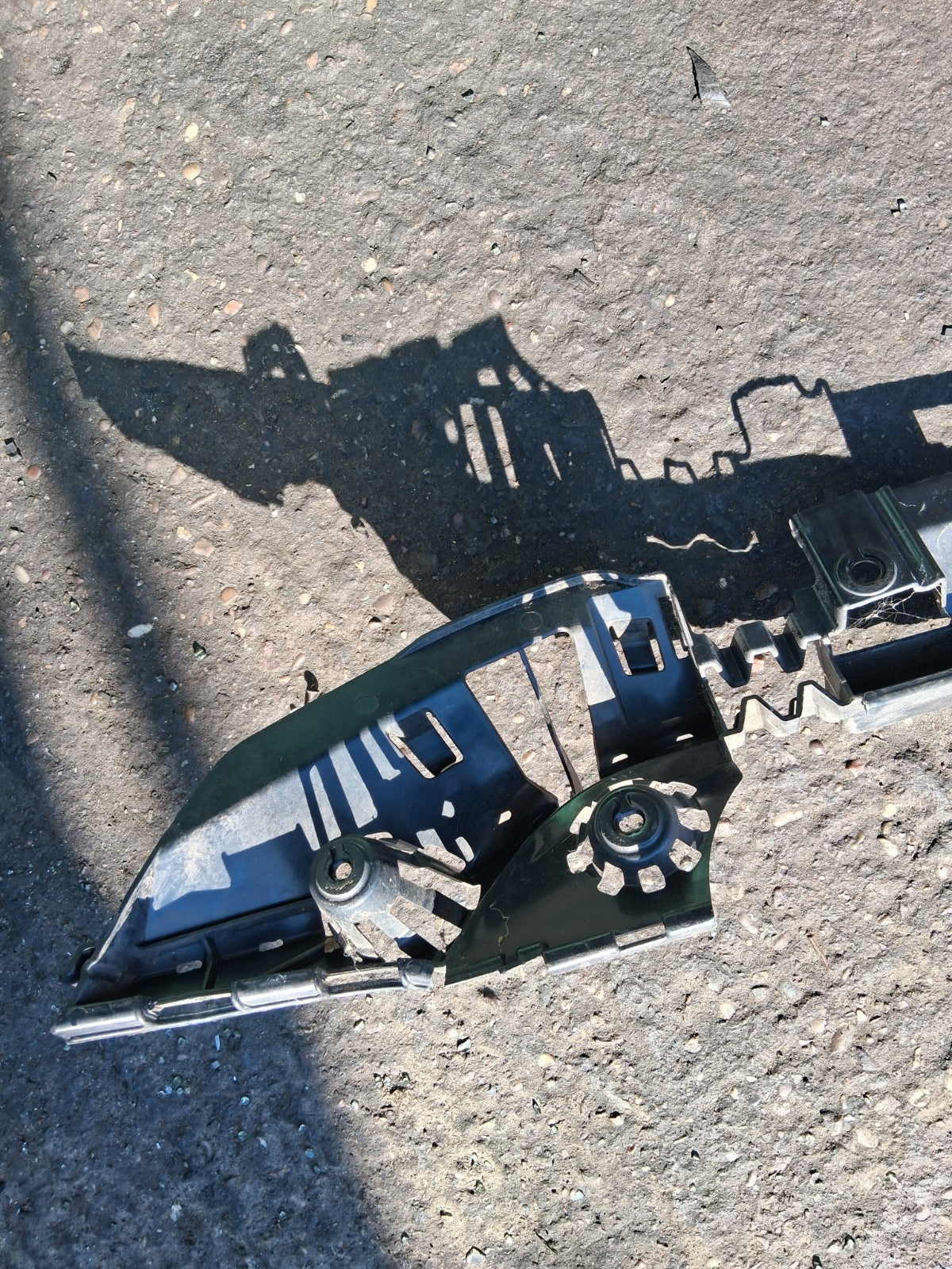 BMW 1 SERIES F20 2015  REAR BUMPER SUPPORT BRACKET 0833610