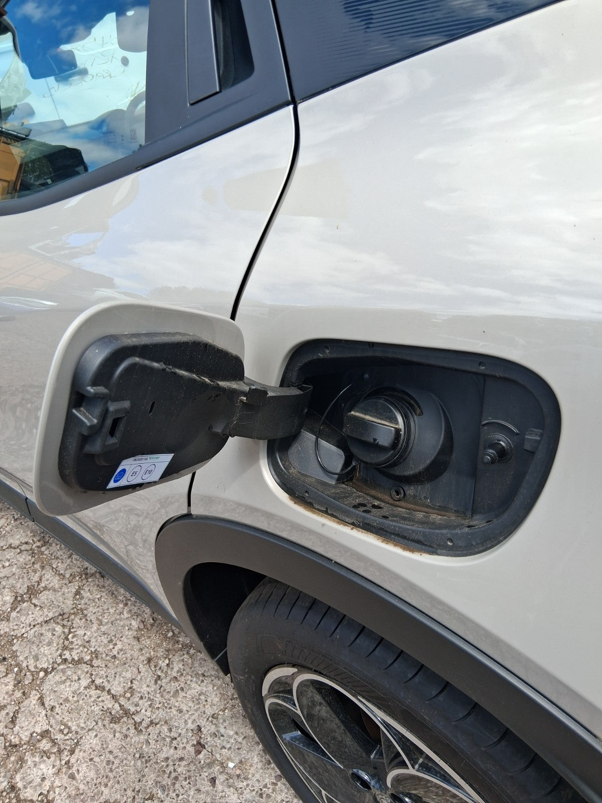 2025 ALFA ROMEO JUNIOR FUEL FILLER FLAP 640 LIPARI GREY