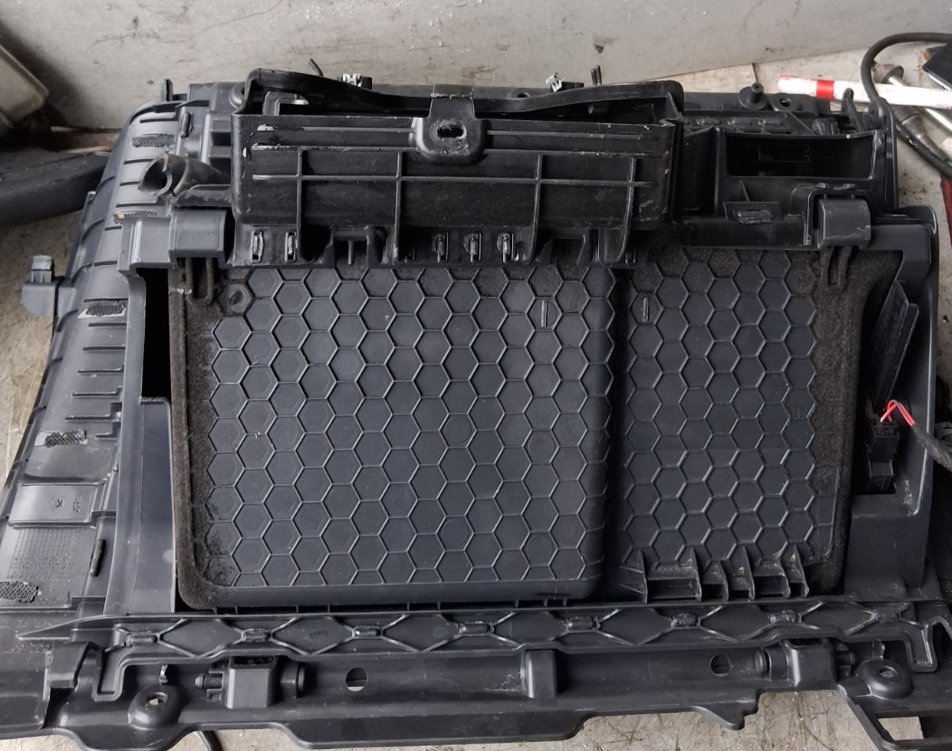 2019 VW VOLKSWAGEN GOLF FRONT DASHBOARD GLOVEBOX 5G2857097