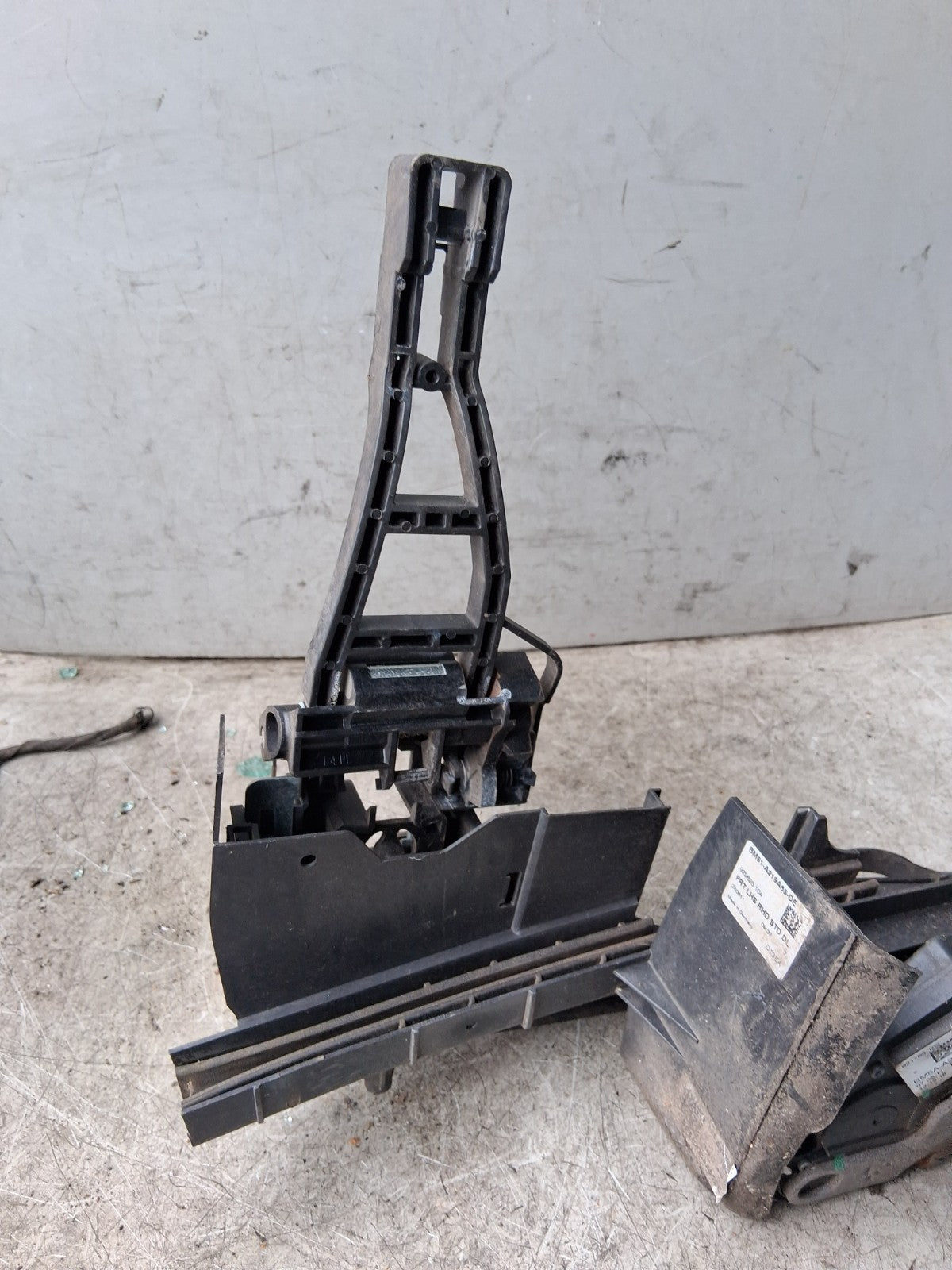 2011 FORD FOCUS OSF DRIVER FRONT DOOR LOCK MECH MECHANISM 921763-102