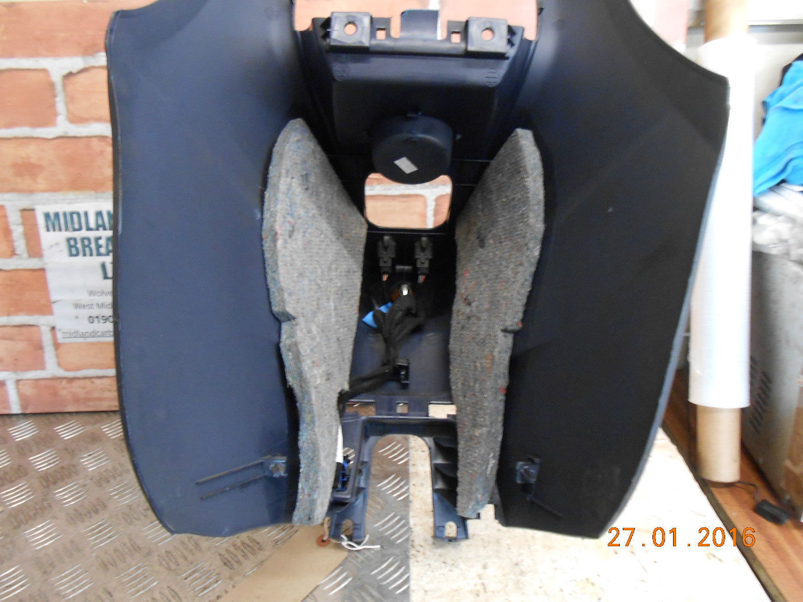 PEUGEOT 1007 2005 CENTRE CONSOLE GEARSTICK SURROUND WITH WINDOW SWITCHES 12V