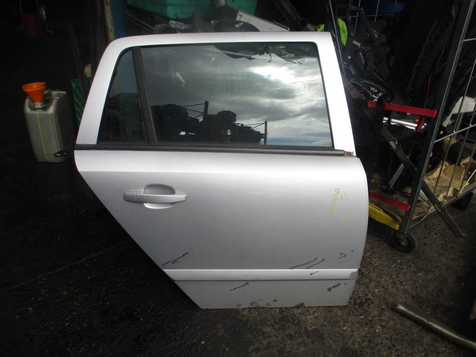 2005 VAUXHALL ASTRA H ESTATE OSR DRIVER SIDE REAR COMPLETE DOOR SILVER Z157