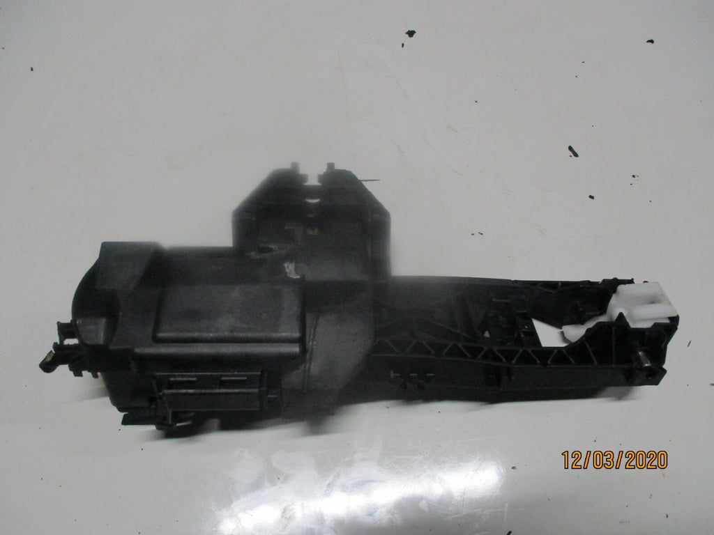 MERCEDES GLA 2014 X156 OSF DRIVER FRONT DOOR HANDLE MOUNT BRACKET A2047602600