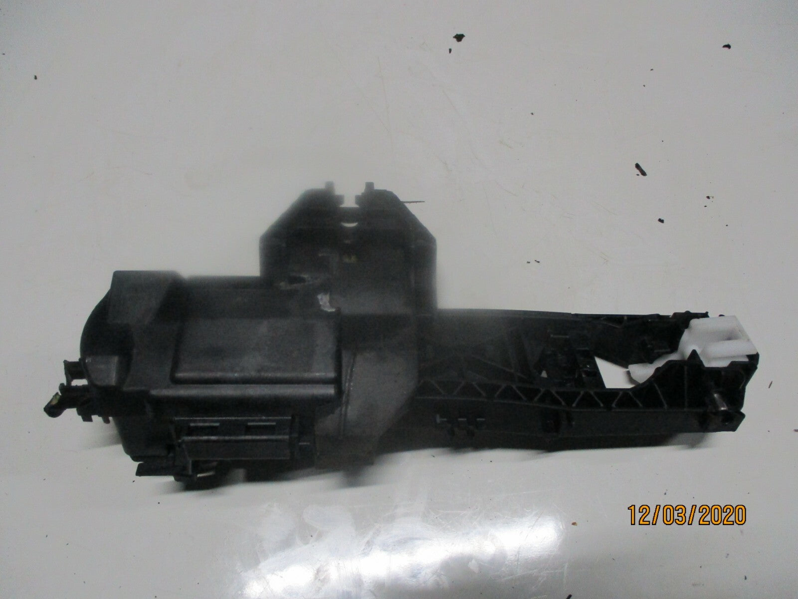 MERCEDES GLA 2014 X156 OSF DRIVER FRONT DOOR HANDLE MOUNT BRACKET A2047602600