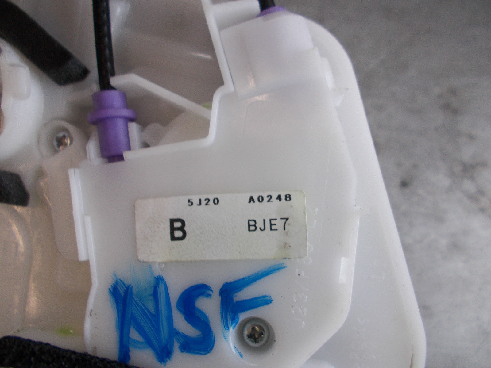 MAZDA 3 BM (MK3) 2016 NSF PASSENGER SIDE FRONT DOOR LOCK MECH 5J20 A0248