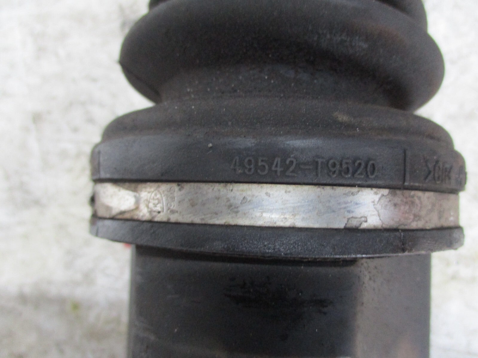 HYUNDAI I40 2013 1.7 DIESEL OSF DRIVER SIDE FRONT DRIVESHAFT 495013Z450