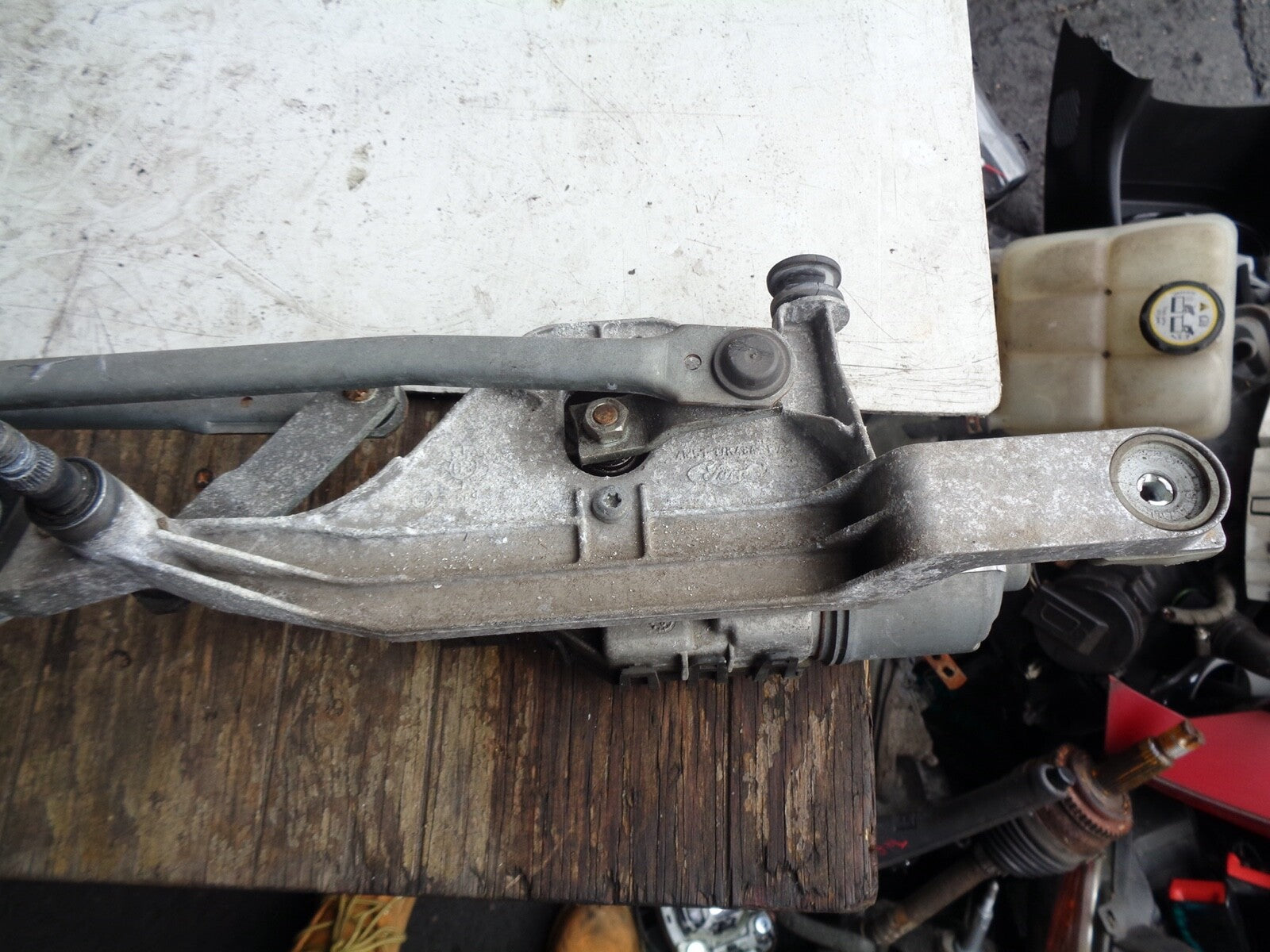 FORD FOCUS MK2 HATCHBACK 1.6 FRONT WIPER MOTOR AND LINKAGE 3397020777