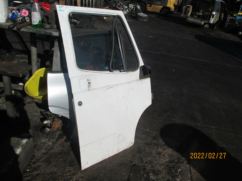 LDV CONVOY 400 VAN 2000 OSF DRIVER SIDE FRONT BARE DOOR WHITE