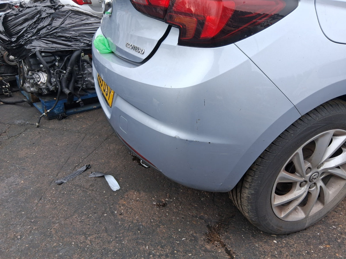 2019 VAUXHALL ASTRA K REAR COMPLETE BUMPER MAGNETIC SILVER METALLIC Z189