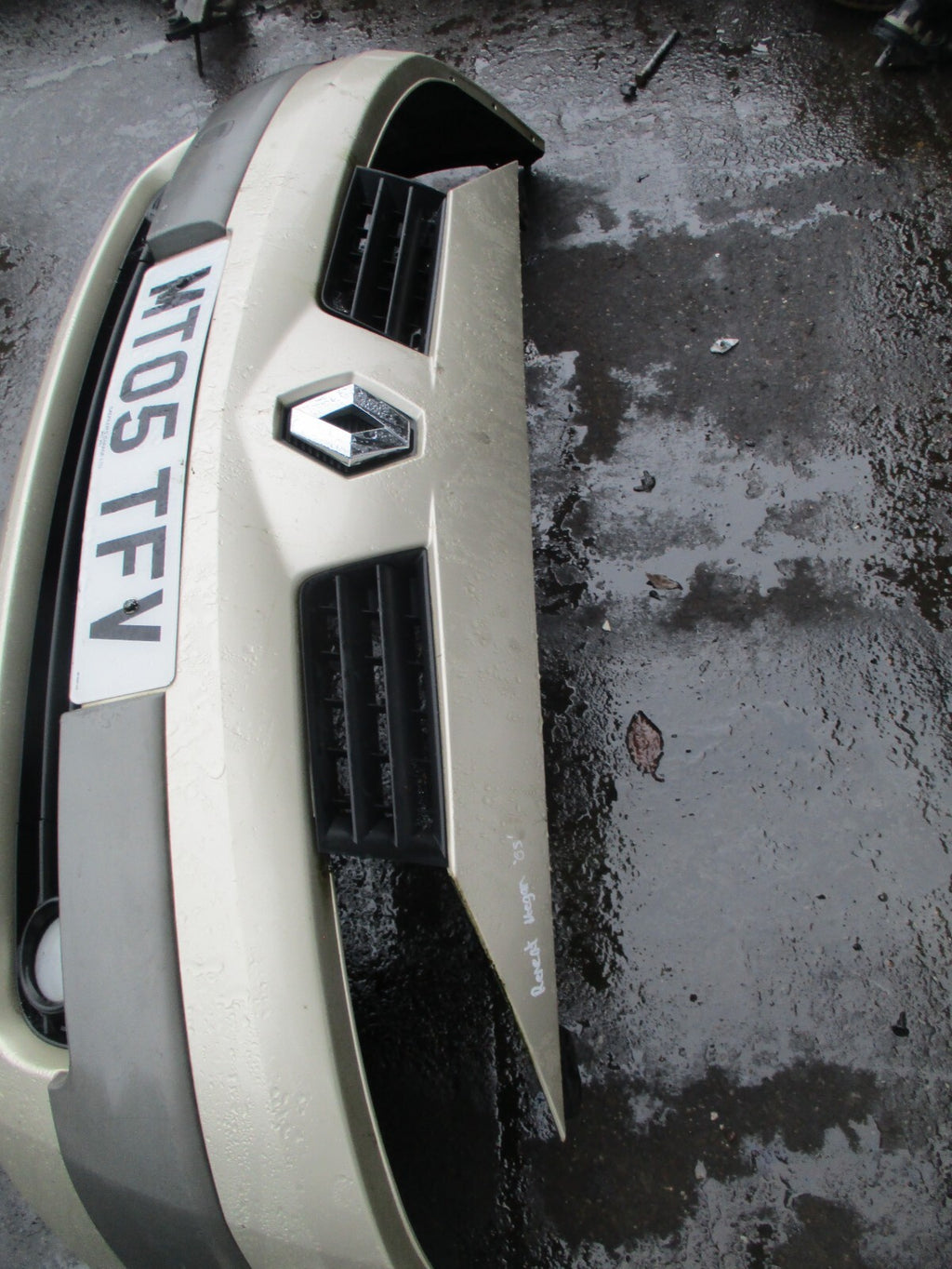 2005 RENAULT MEGANE MK2 FRONT  COMPLETE BUMPER GOLDEN