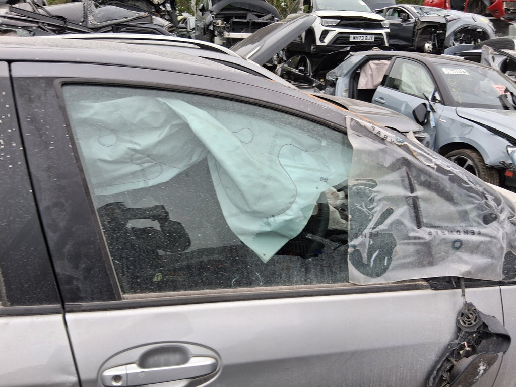 TOYOTA YARIS MK3 2019 OSF DRIVER SIDE FRONT WINDOW GLASS