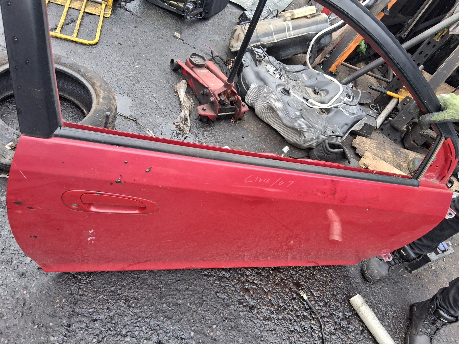 2005 HONDA CIVIC MK7 3 DOOR OS DRIVER SIDE DOOR COMPLETE RED R81