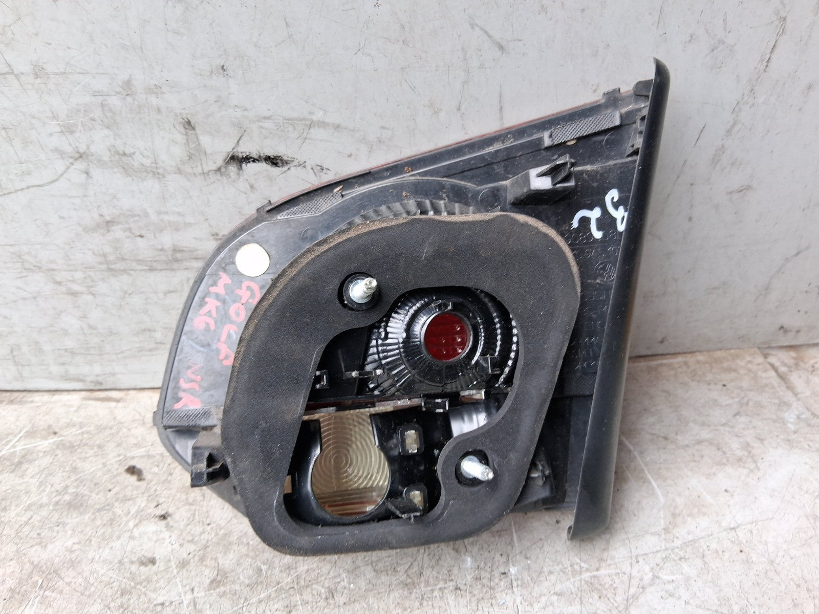 2011 VW VOLKSWAGEN GOLF MK6 NSR PASSENGER SIDE REAR INNER TAIL LIGHT 5K0945093